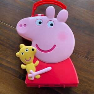 Peppa pig carrying case with 9 popular Peppa pig figurines